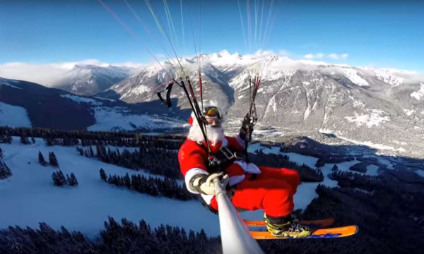 santa paraglide